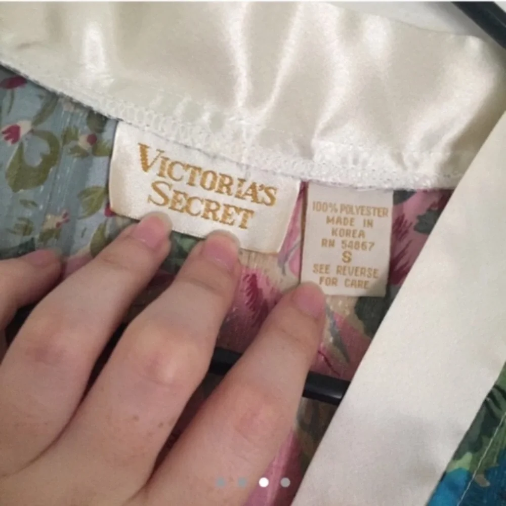 Vintage Victoria’s Secret gold label floral mini kimono size small romantic